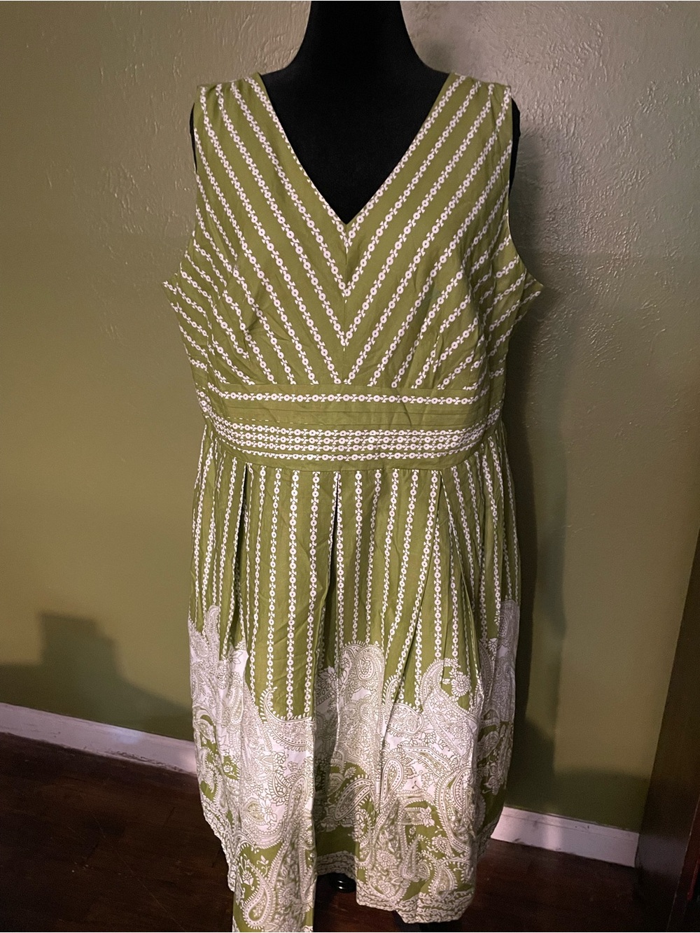 Cato Olive Green and White Sleeveless V-Neck Midi Dress